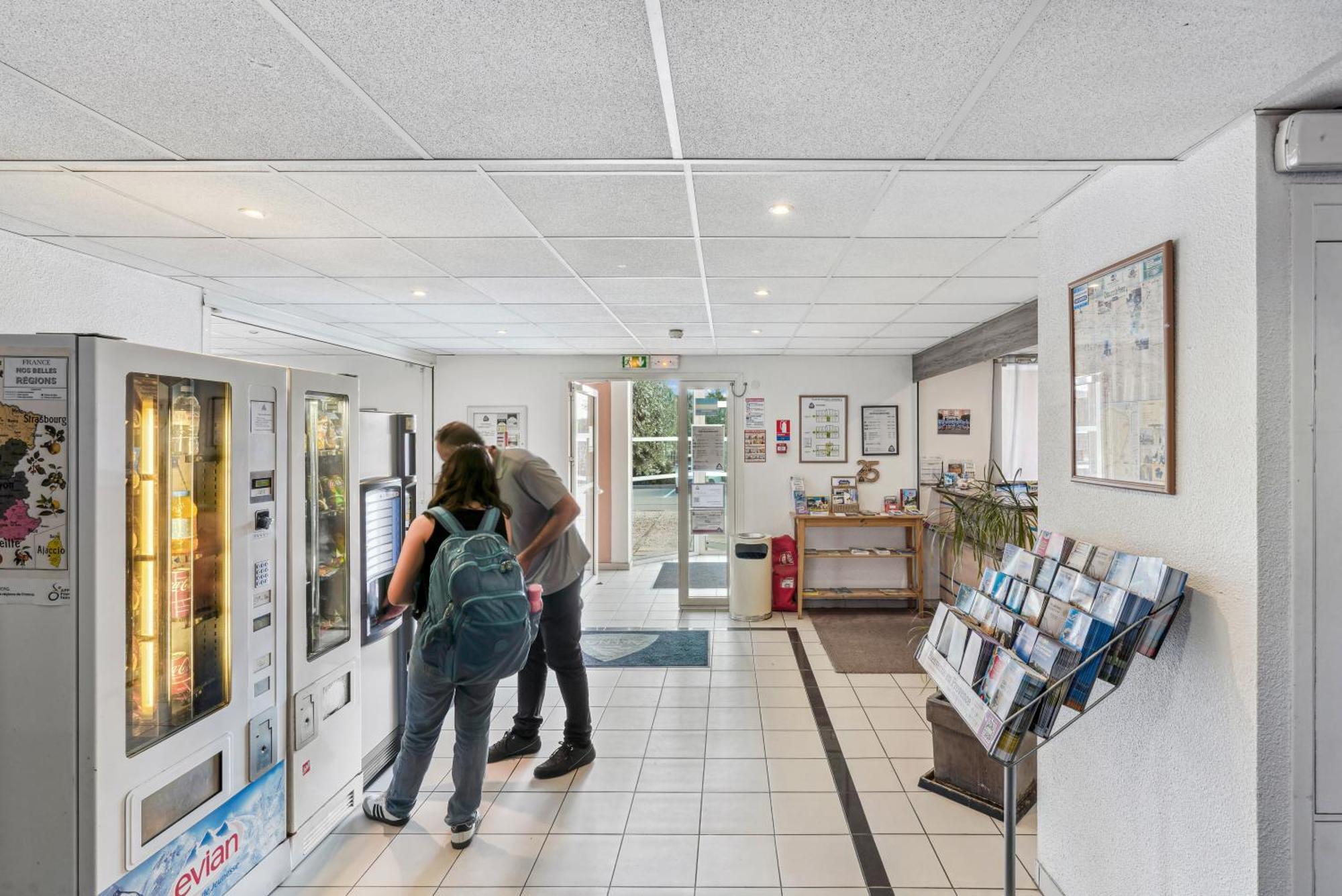 Hotel Akena Chateaurenard - Parc Des Expositions Avignon Экстерьер фото